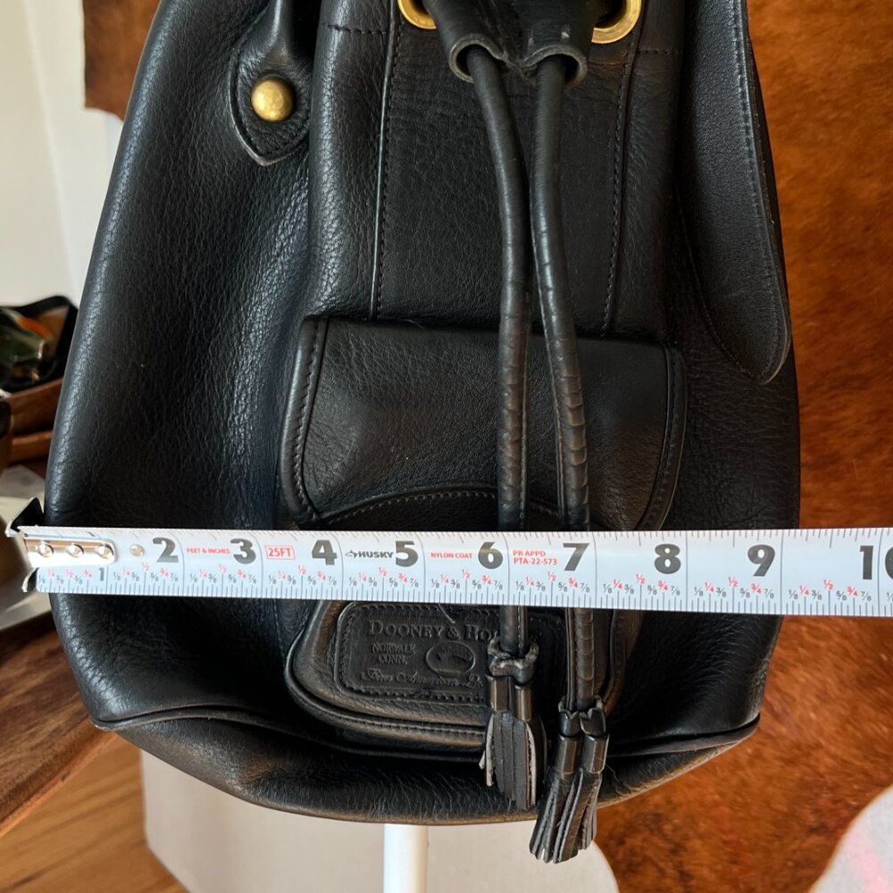 Dooney & Bourke - Bucket Bag, Shoulder. Hand Pull String, VINTAGE - Picture 9 of 9